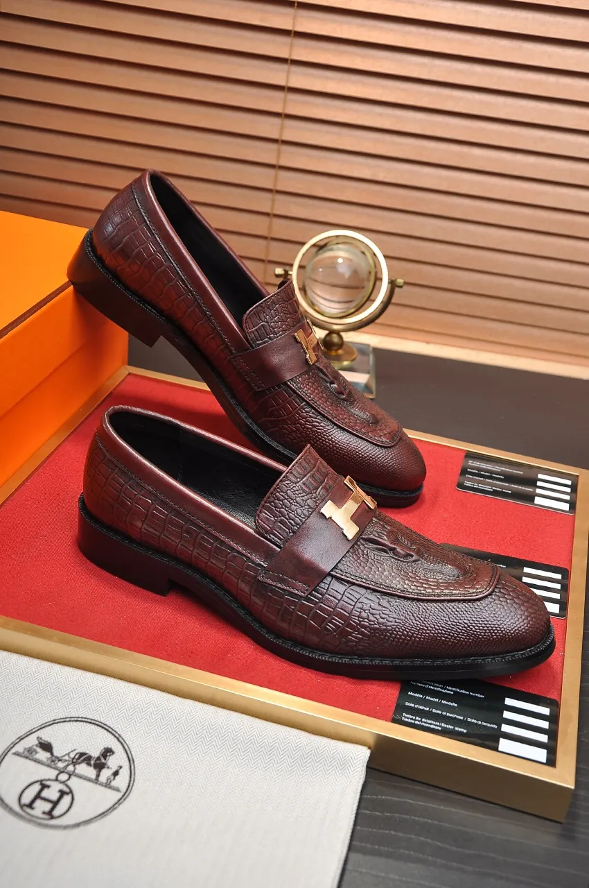 Men's shoes💰460💶[HERMES] (sheepskin lining)🍀Italian top luxury🍀He does not pursue novel styles and gorgeous colors, but attracts the favor of successful men with his flawless, elegant and classic style. Formal leather shoes This very comfortable, simple and stable style allows you to easily match any style! The pattern is absolutely 1:1 refined from the original case, and we strive for excellence in materials, imported cowhide + sheepskin lining💪💪💪extraordinary texture👍! .Black Brown Size: 38-45 (45 customized)